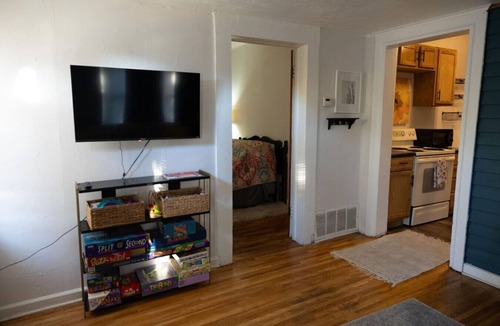 Hastings House | Sunshine Cottage 2 bedroom in duplex