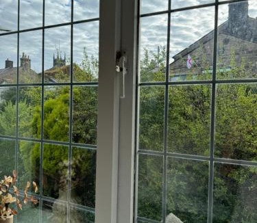 Horwich House | Sunshine cottage