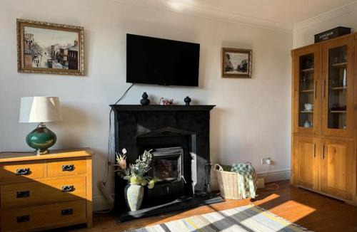 Horwich House | Sunshine cottage