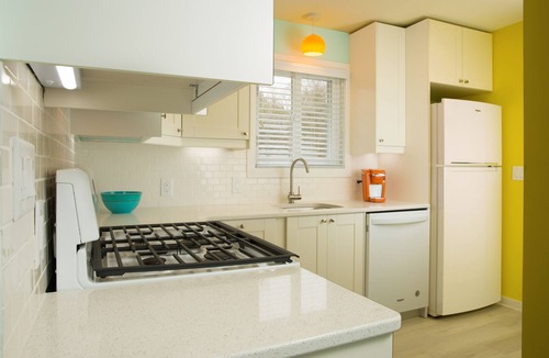 Saugatuck Cottage | Sunshine Cottage, Saugatuck. Walk downtown. Clean, crisp, colorful, convenient.