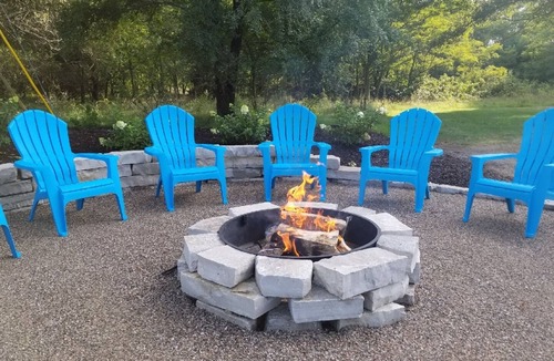 Saugatuck Cottage | Sunshine Cottage, Saugatuck. Walk downtown. Clean, crisp, colorful, convenient.