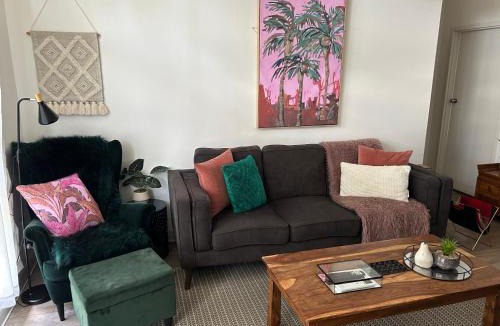 Brahma Lodge Apartment | Sunshine Four