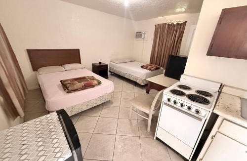 Laurel Park Hotel | SunShine Inn & Suite