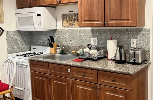 Valley Glen Bed & Breakfast | Sunshine LA BnB