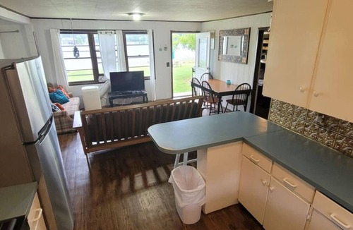 Alto House | Sunshine Lakefront Retreat|Spa, Views & Relaxation