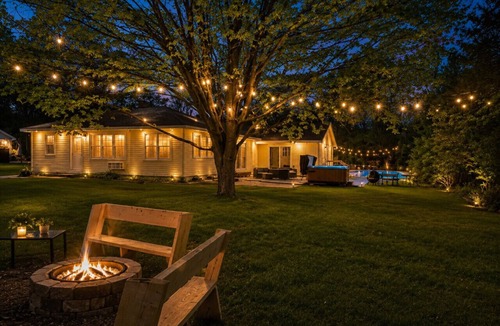 Alto House | Sunshine Lakefront Retreat|Spa, Views & Relaxation