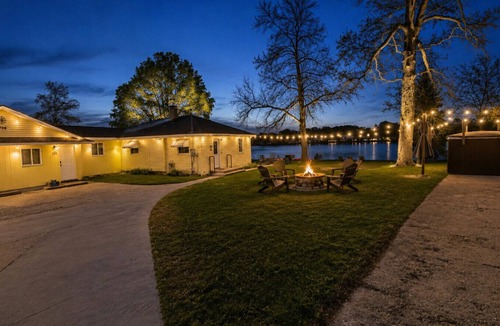 Alto House | Sunshine Lakefront Retreat|Spa, Views & Relaxation