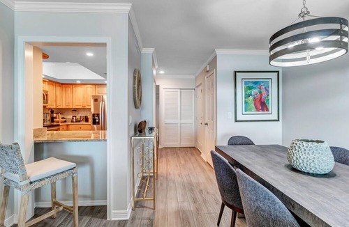 Sawgrass Condo | Sunshine Manor condo w/private beach access