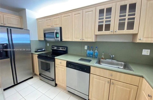 North Beach Hostel | Sunshine Miami - shared apartment