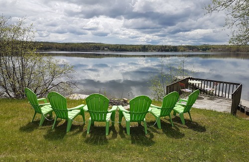 Dysart et al Cottage | Sunshine On The Green -Waterfront Cottage
