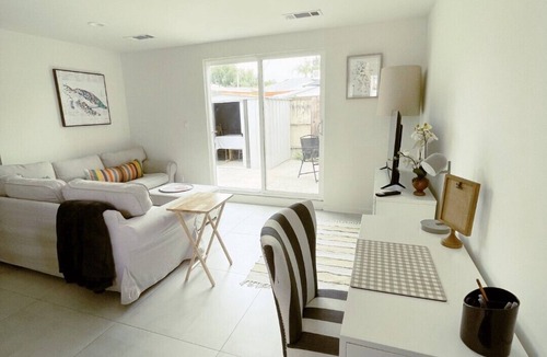 Van Nuys House | Sunshine on Sylvan!