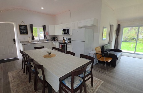 Alto House | Sunshine Poolside Half Suite Retreat|1 Fish Studio
