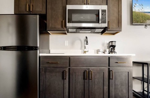 Middletown Condo | Sunshine Retreat: Cozy and Warm Studio