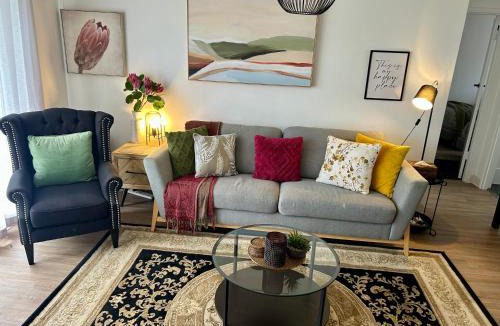 Brahma Lodge Apartment | Sunshine Seven