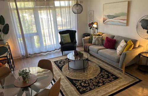 Brahma Lodge Apartment | Sunshine Seven