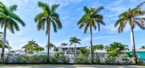 Palm Beach Shores Hotel | Sunshine shores boutique apartments