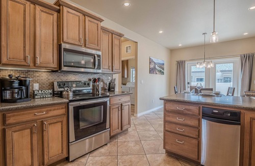 Fruita House | Sunshine Spacious Home w/Fire Pit & Garage