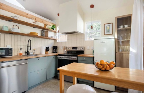 East Atlanta Apartment | Sunshine Spot