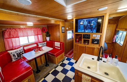 Granite Hills House | Sunshine Stays at Darling Daisy | Retro RV Escape