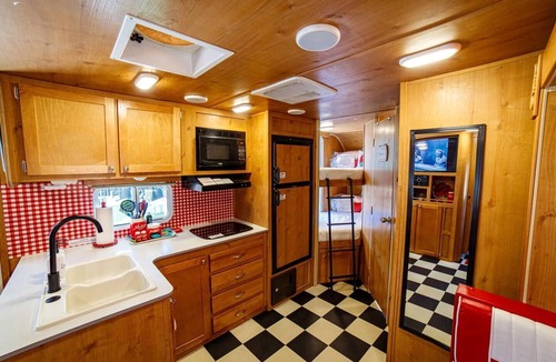 Granite Hills House | Sunshine Stays at Darling Daisy | Retro RV Escape