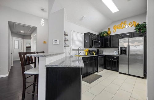 Original Town House | Sunshine Villa: Close to DFW Airport