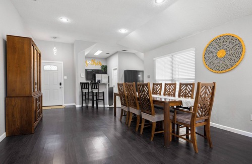 Original Town House | Sunshine Villa: Close to DFW Airport