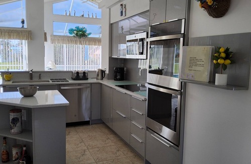 Fairway Oaks House | Sunshine Villa - Home from Home