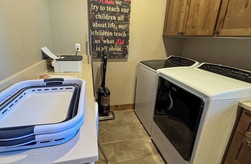 Sunriver House | Sunstone Stunner - Six Master Suites and Bunkroom