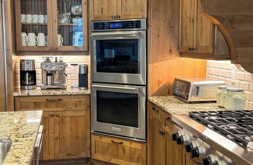 Sunriver House | Sunstone Stunner - Six Master Suites and Bunkroom