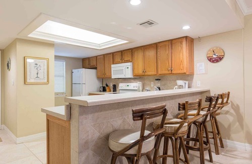 South Padre Island Condo | Suntide II 204 - Beachfront Direct Ocean View and Beach Access, Pool, Hot Tub and More