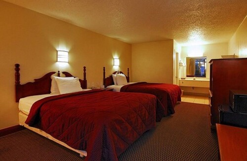 Ferry Pass Hotel | Super 6 Inn & Suites