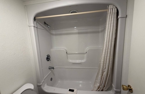 Ferry Pass Hotel | Super 6 Inn & Suites