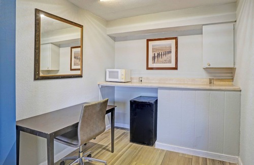 West San Antonio Hotel | Super 7 Inn By Oyo San Antonio N.W. Medical Center