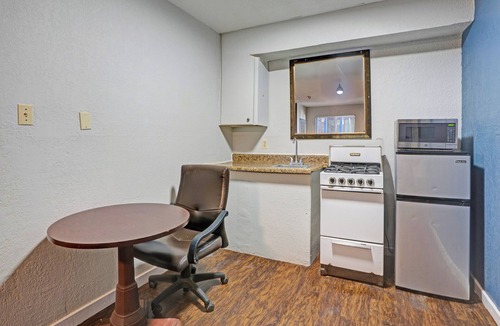 West San Antonio Hotel | Super 7 Inn By Oyo San Antonio N.W. Medical Center
