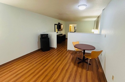 Tupelo Hotel | Super 7 Inn Tupelo