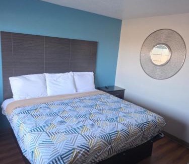 Joplin Hotel | Super 7 inn