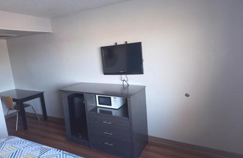 Joplin Hotel | Super 7 inn