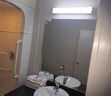 Joplin Hotel | Super 7 inn