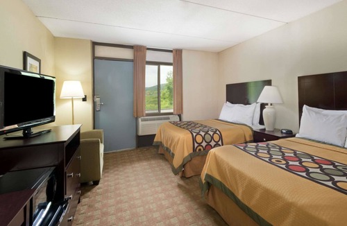 White River Junction Hotel | Super 8 by Wyndham White River Junction