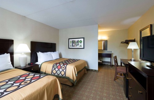 White River Junction Hotel | Super 8 by Wyndham White River Junction