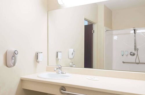 Windsor Hotel | Super 8 by Wyndham Windsor NS