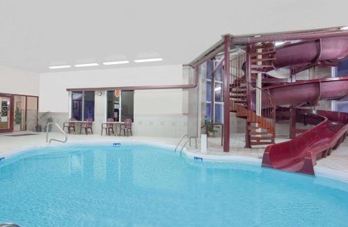 Portage La Prairie Hotel | Super 8 by Wyndham Portage La Prairie MB