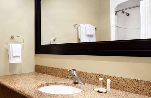 Addison Hotel | Super 8 by Wyndham Brockville