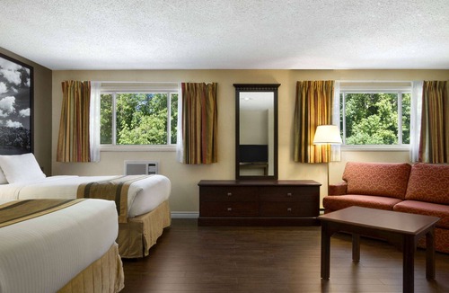 Addison Hotel | Super 8 by Wyndham Brockville