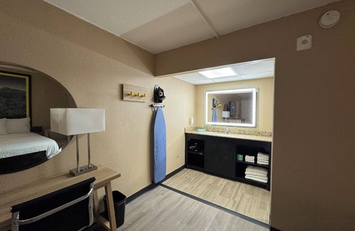 Central City Hotel | Super 8 by Wyndham Corpus Christi Airport
