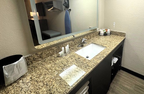 Central City Hotel | Super 8 by Wyndham Corpus Christi Airport