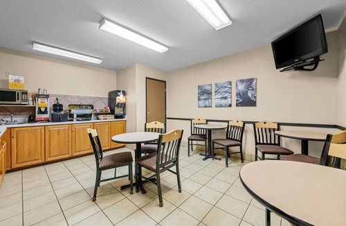 Alexandria Hotel | Super 8 by Wyndham Alexandria MN
