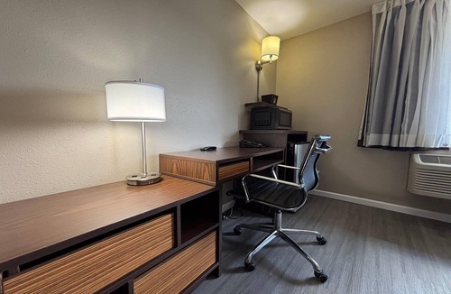 Alton Hotel | Super 8 by Wyndham Alton