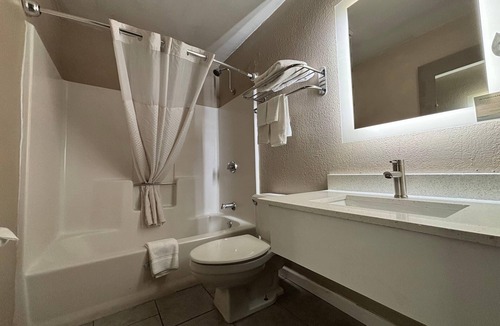 Alton Hotel | Super 8 by Wyndham Alton