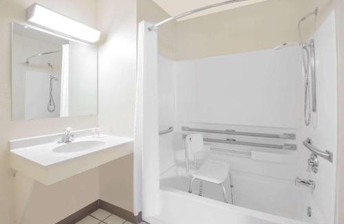 Altoona Hotel | Super 8 by Wyndham Altoona